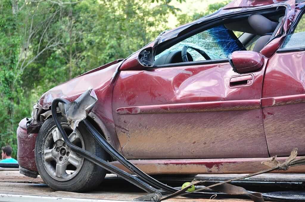 What to Do When You Get in An Accident with A Commercial Vehicle